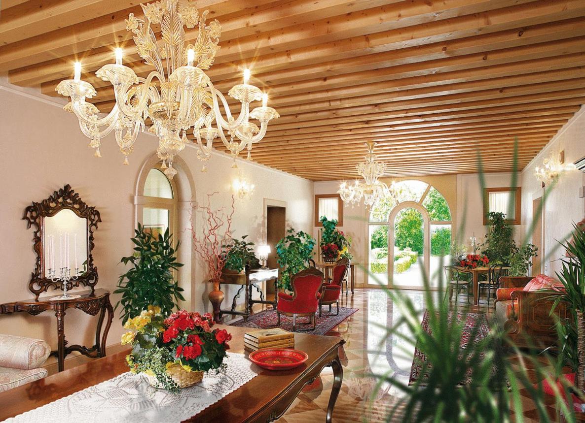Villa Busta Hotel مونتيبلونا المظهر الخارجي الصورة